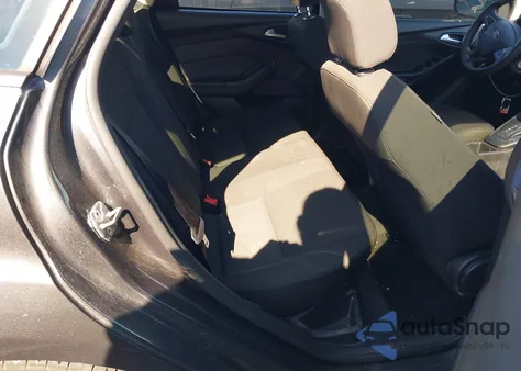 2015 Ford Focus Se z USA, uszkodzony, nr VIN 1FADP3F2XFL254674